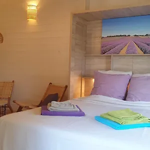  Hébergement de vacances Le Refuge Des Cigales France